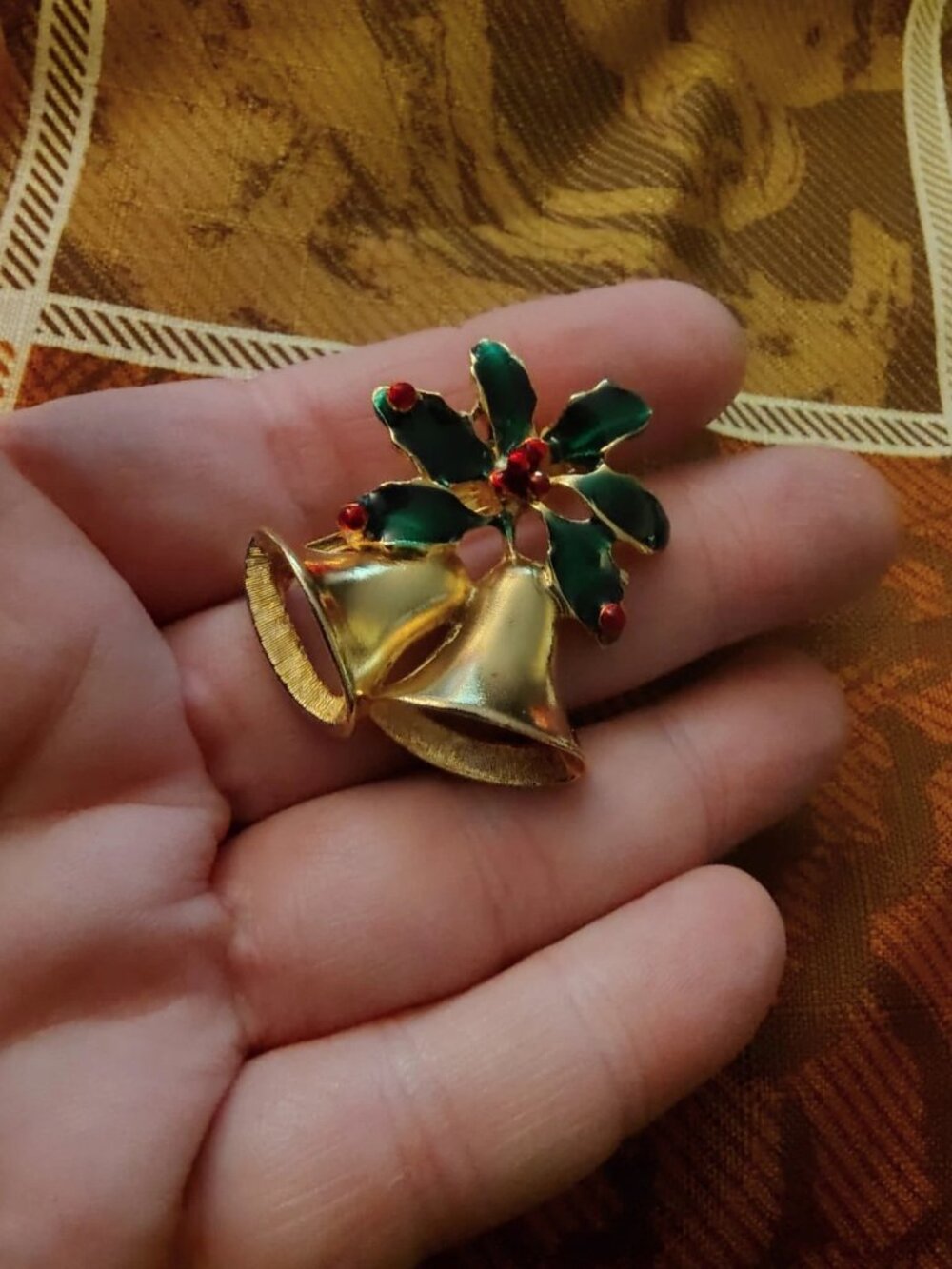 Ladies Christmas pin